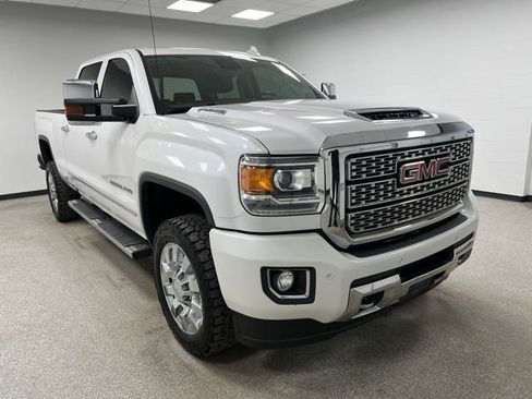 Used 2019 GMC Sierra 2500 Denali w/ Duramax Plus Package AWD/4WD image 2