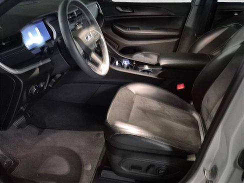 Used 2023 Jeep Grand Cherokee L Laredo RWD image 12