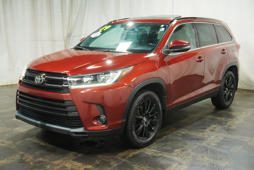 Used 2019 Toyota Highlander SE AWD/4WD image 2