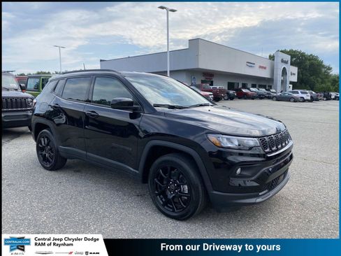 Used 2026 Jeep Compass Latitude AWD/4WD image 1