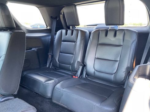Used 2017 Ford Explorer XLT w/ Equipment Group 202A AWD/4WD image 17