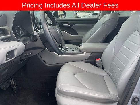 Used 2021 Toyota Highlander XLE FWD image 8