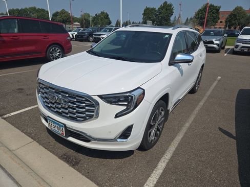 Used 2019 GMC Terrain Denali w/ GMC Pro Grade Package AWD/4WD image 7