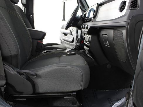 Used 2025 Jeep Wrangler Unlimited Sahara AWD/4WD image 19