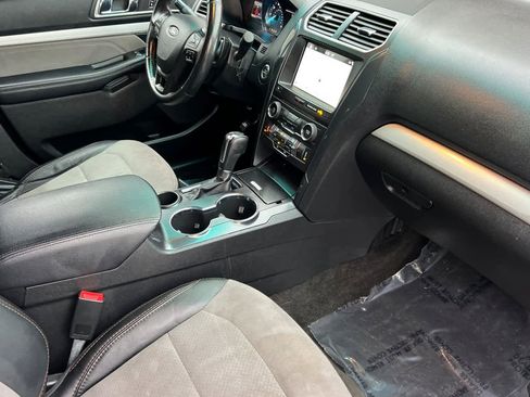 Used 2017 Ford Explorer XLT w/ Equipment Group 202A image 18