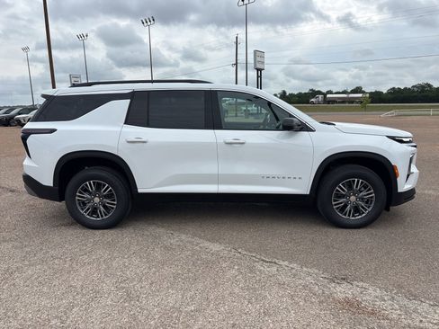 New 2026 Chevrolet Traverse LT w/ Driver Confidence Package FWD image 7