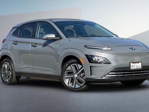 Used 2023 Hyundai Kona SE w/ Cargo Package image 2