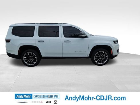 Used 2023 Jeep Wagoneer Series III w/ Premium Group I AWD/4WD image 4