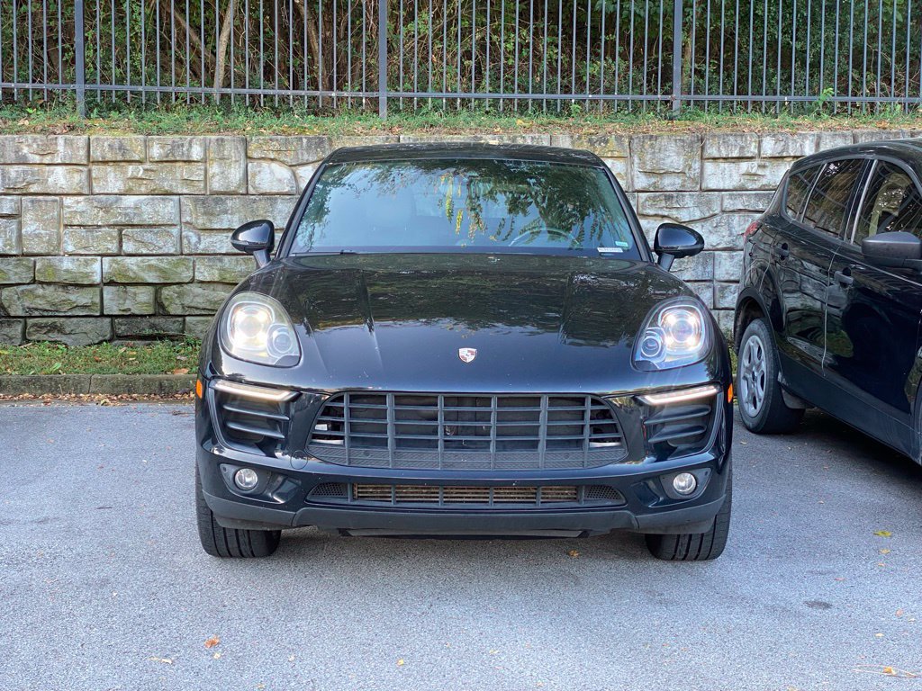 Used 2017 Porsche Macan AWD/4WD image 2