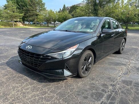 Used 2021 Hyundai Elantra SEL w/ Cargo Package FWD image 3