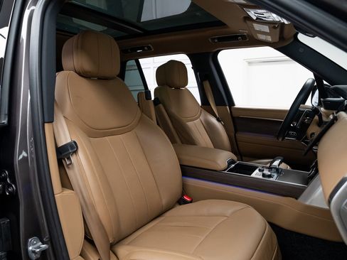 Used 2023 Land Rover Range Rover SE image 24