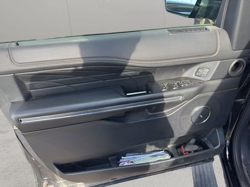 Used 2019 Ford Expedition Platinum image 5