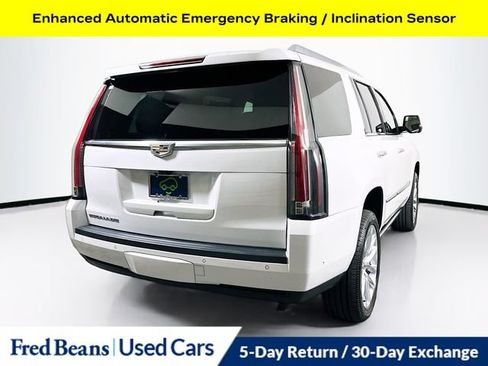 Used 2020 Cadillac Escalade Premium Luxury AWD/4WD image 12