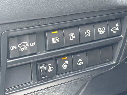 Used 2023 Toyota Sequoia Limited image 40