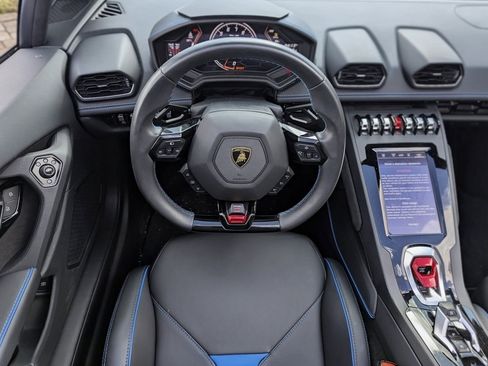 Used 2024 Lamborghini Huracan EVO image 24