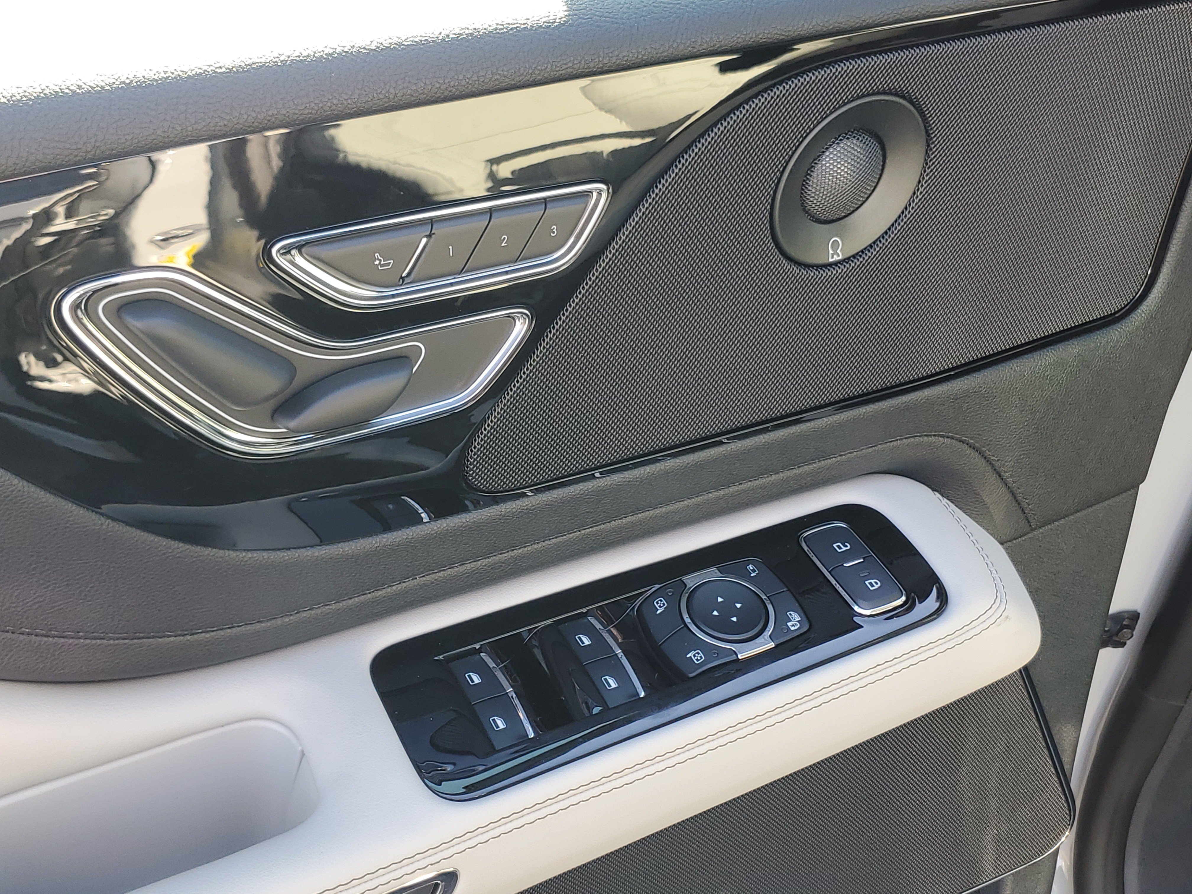 New 2027 Lincoln Aviator Reserve w/ Jet Appearance Package AWD/4WD image 9