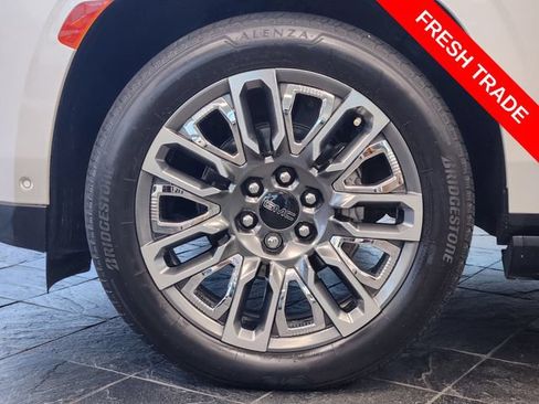 Used 2024 GMC Yukon XL Denali Ultimate AWD/4WD image 10
