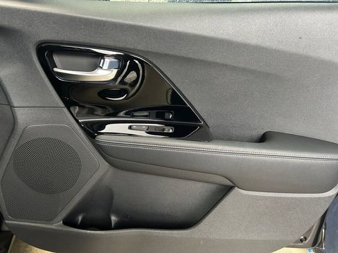 Used 2021 Kia Niro Touring image 25