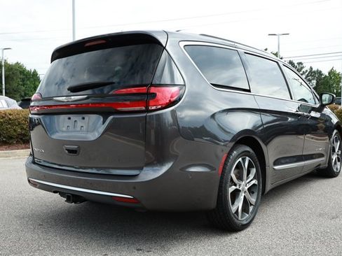 Used 2022 Chrysler Pacifica Pinnacle FWD image 6