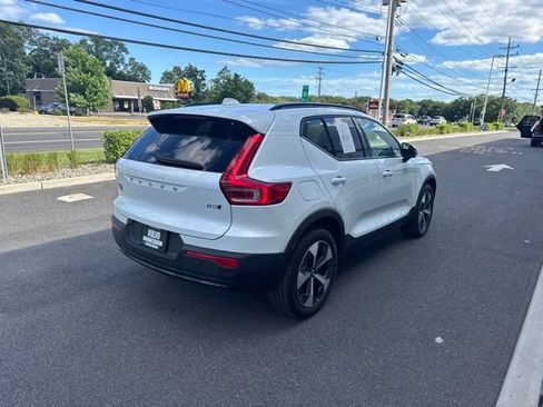 Certified 2025 Volvo XC40 B5 Plus AWD/4WD image 5