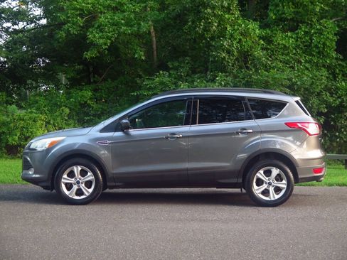 Used 2014 Ford Escape SE w/ Equipment Group 201A AWD/4WD image 2
