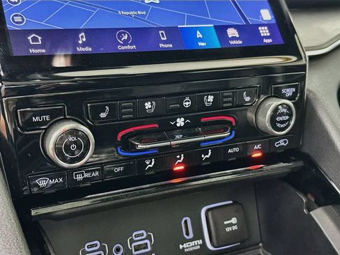 Certified 2023 Jeep Grand Cherokee Overland w/ Luxury Tech Group IV AWD/4WD image 26