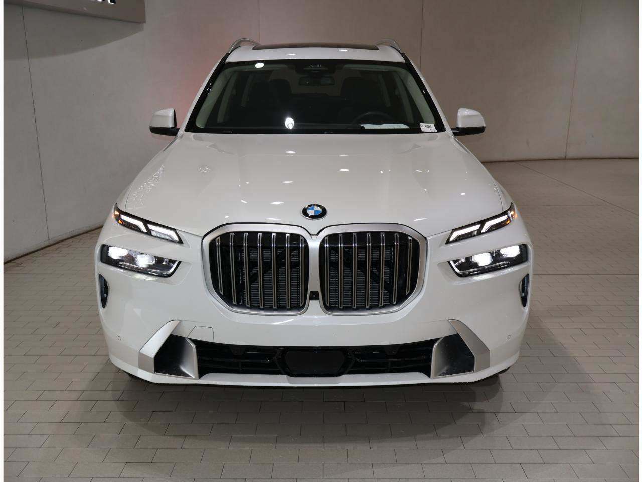 Certified 2024 BMW X7 xDrive40i w/ Premium Package AWD/4WD image 8