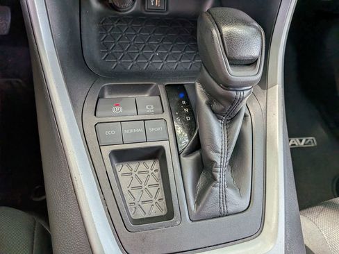 Used 2024 Toyota RAV4 XLE FWD image 23