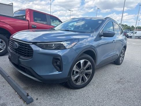 Used 2025 Ford Escape Platinum AWD/4WD image 3