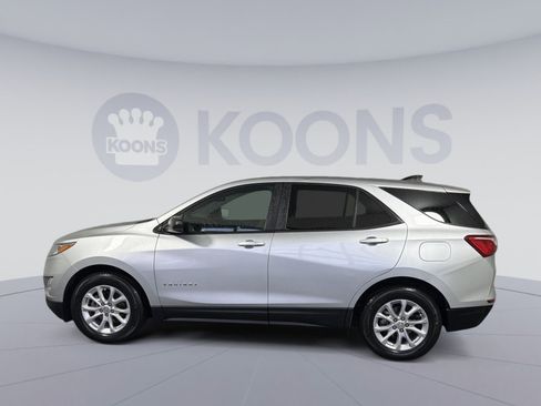 Used 2020 Chevrolet Equinox LS w/ LS Convenience Package image 2