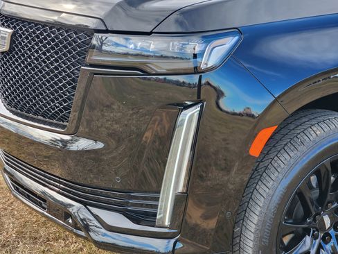 Certified 2024 Cadillac Escalade Sport Platinum w/ LPO, ONYX Package image 9