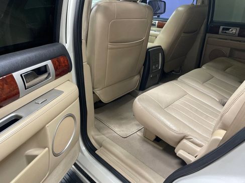 Used 2006 Lincoln Navigator Ultimate image 27
