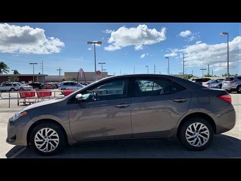 Used 2017 Toyota Corolla LE FWD image 8