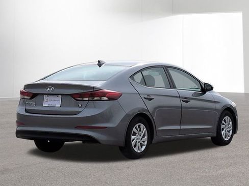 Used 2017 Hyundai Elantra SE w/ Cargo Package image 5