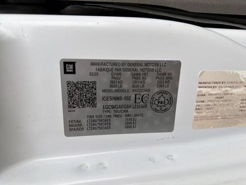 Used 2019 Chevrolet Express 2500 w/ Driver Convenience Package RWD image 23