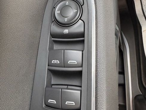 Used 2025 GMC Sierra 1500 Elevation image 23