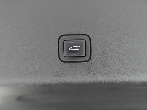 Used 2023 Chevrolet Traverse LT FWD image 37