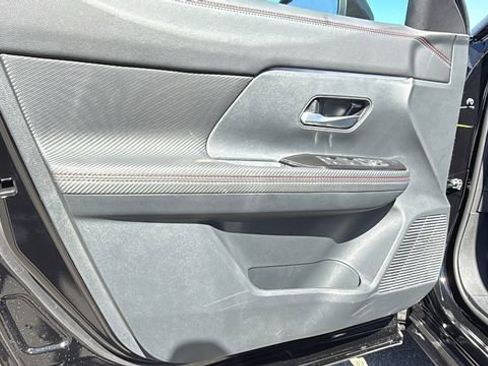 New 2025 Nissan Kicks SR image 23