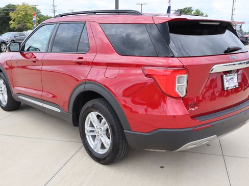 Used 2023 Ford Explorer XLT w/ Equipment Group 202A image 8