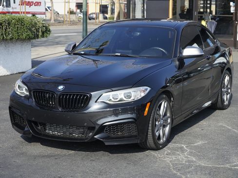 Used 2015 BMW M235i Coupe image 3