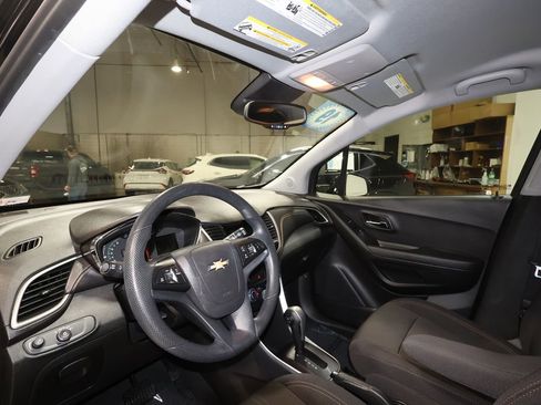 Used 2019 Chevrolet Trax LT w/ LPO, Cargo Package image 9