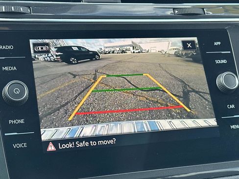 Used 2023 Volkswagen Tiguan SE w/ Panoramic Sunroof Package image 24