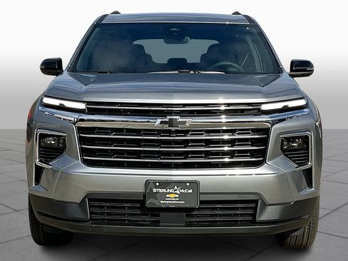 Used 2025 Chevrolet Traverse LT image 2