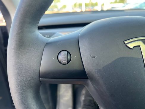 Used 2023 Tesla Model Y Long Range AWD/4WD image 16