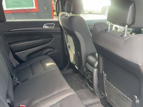 Used 2020 Jeep Grand Cherokee Laredo AWD/4WD image 13
