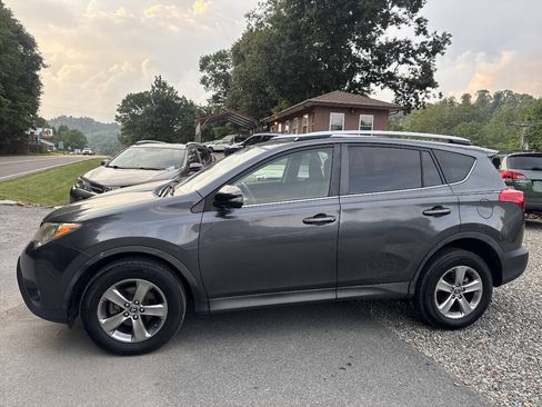 Used 2015 Toyota RAV4 XLE AWD/4WD image 2