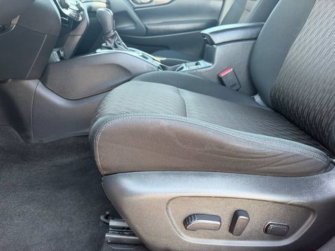 Used 2017 Nissan Rogue SV AWD/4WD image 11