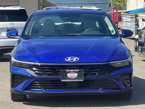Used 2025 Hyundai Elantra Limited FWD image 12