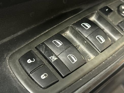 Used 2014 Jeep Cherokee Sport image 14