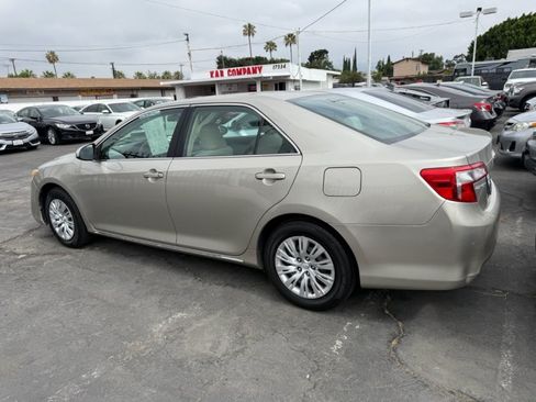 Used 2013 Toyota Camry LE FWD image 4